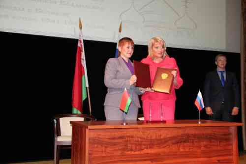 Алла Манилова, Ирина Дрига после подписания Договора между Министерствами культуры Российской Федерации и Республики Беларусь