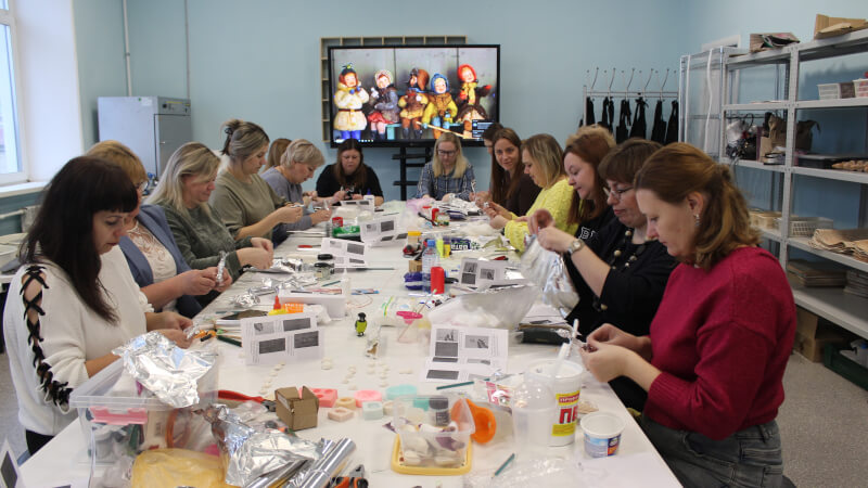 Педагоги продолжают изучать технологию ватной игрушки